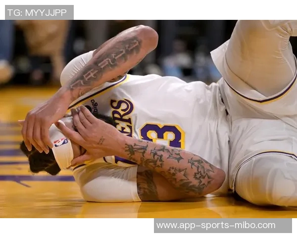 夸梅布朗谈科比遭黑与詹姆斯遭遇引发的争议与双标现象