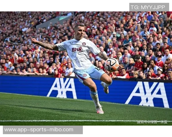 霍伊伦在弧顶位置转身抽射被门将精彩扑救，射门角度极佳但未能破门
