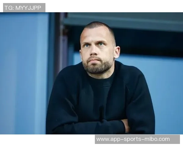 前阿贾克斯主帅海廷加正式加盟热刺担任助理教练助力球队发展 前阿贾克斯主帅海廷加正式加盟热刺担任助理教练助力球队发展